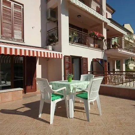 Emilio 980 Apartment